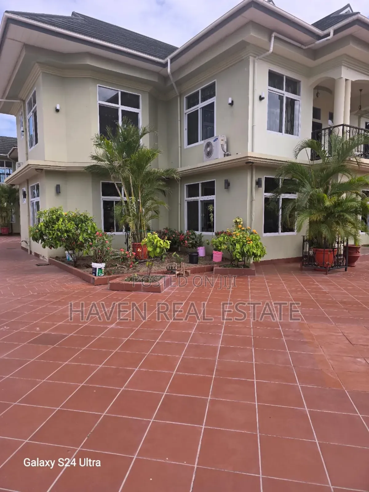 10bdrm House in Mbweni for sale