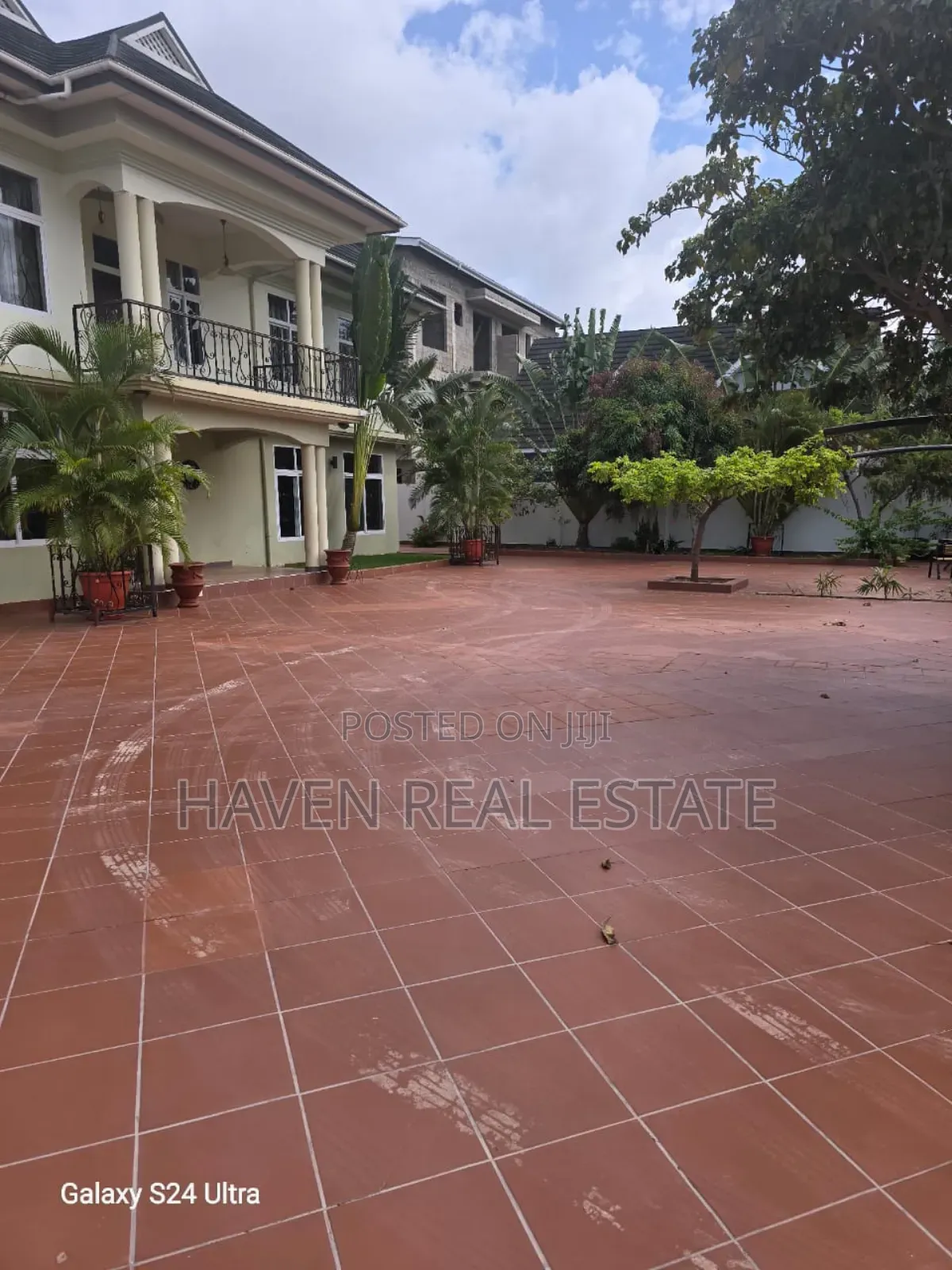 10bdrm House in Mbweni for sale