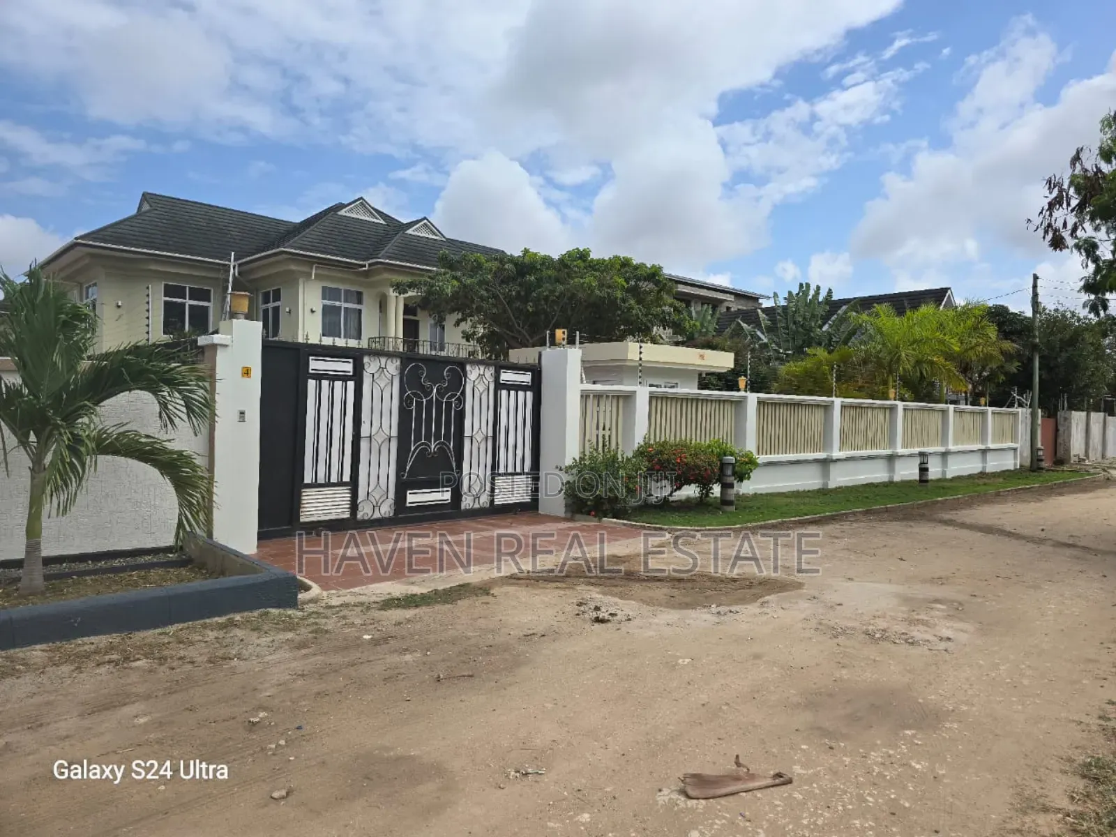 10bdrm House in Mbweni for sale