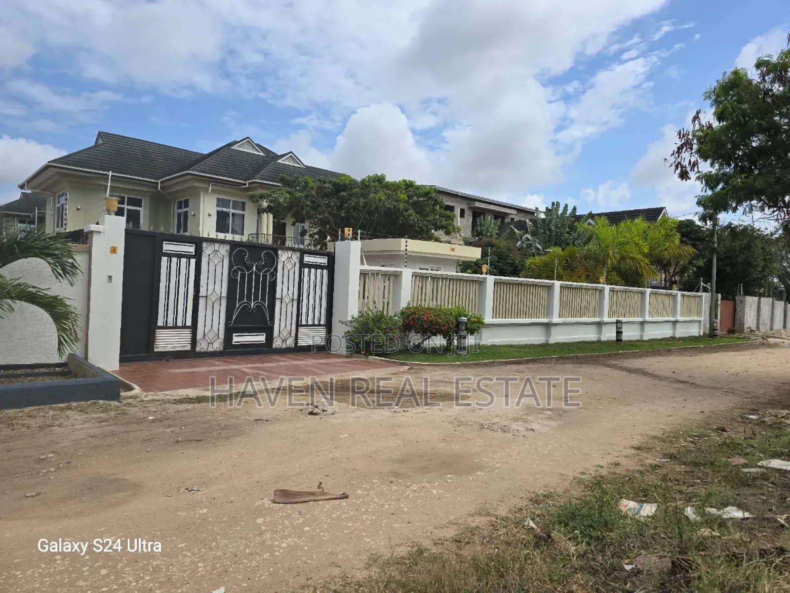 10bdrm House in Mbweni for sale