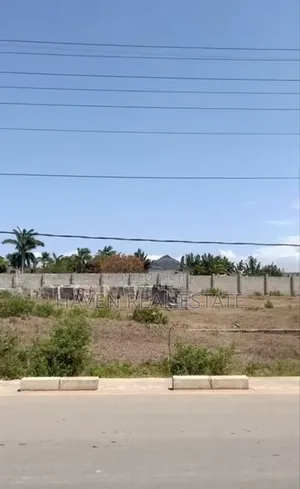 Kiwanja Kinauzwa Bahari Beach