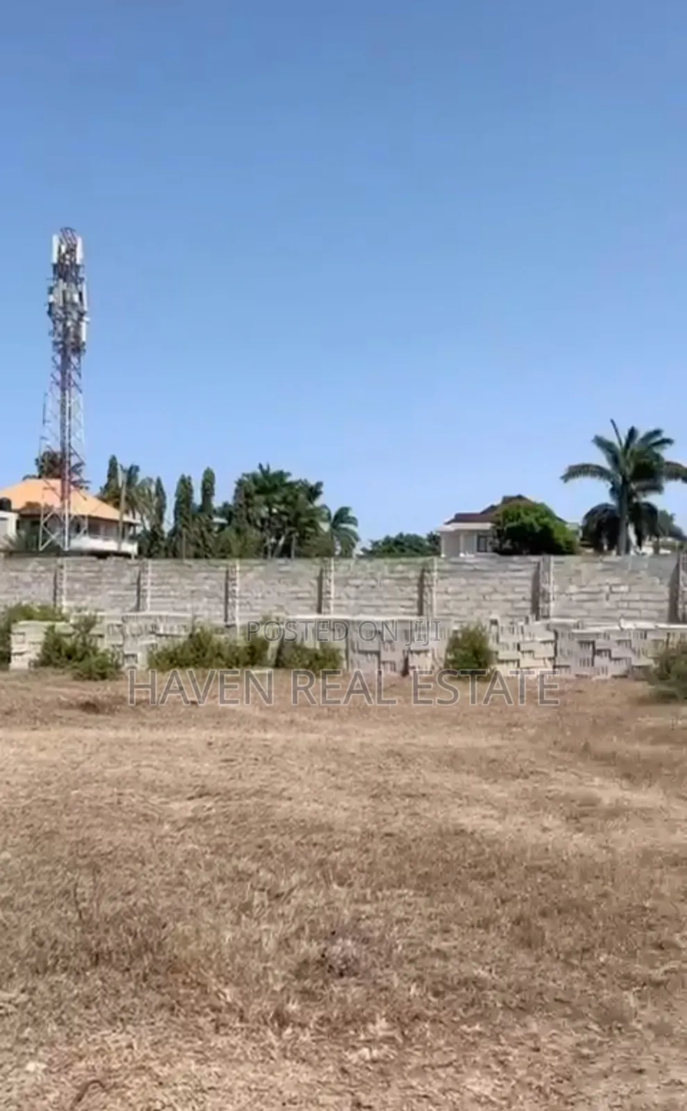 Kiwanja Kinauzwa Bahari Beach