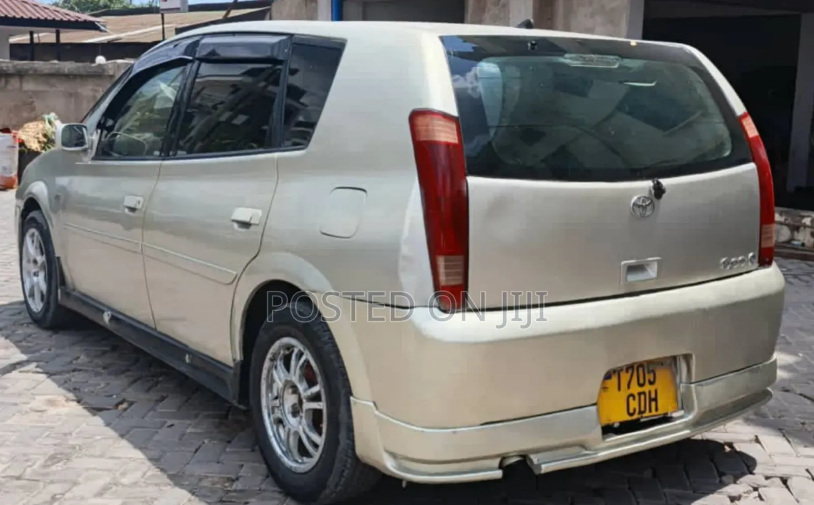Toyota Opa 2001 Gold