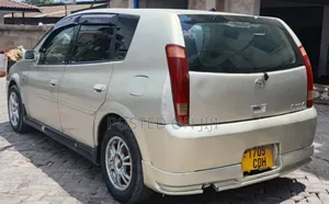 Toyota Opa 2001 Gold