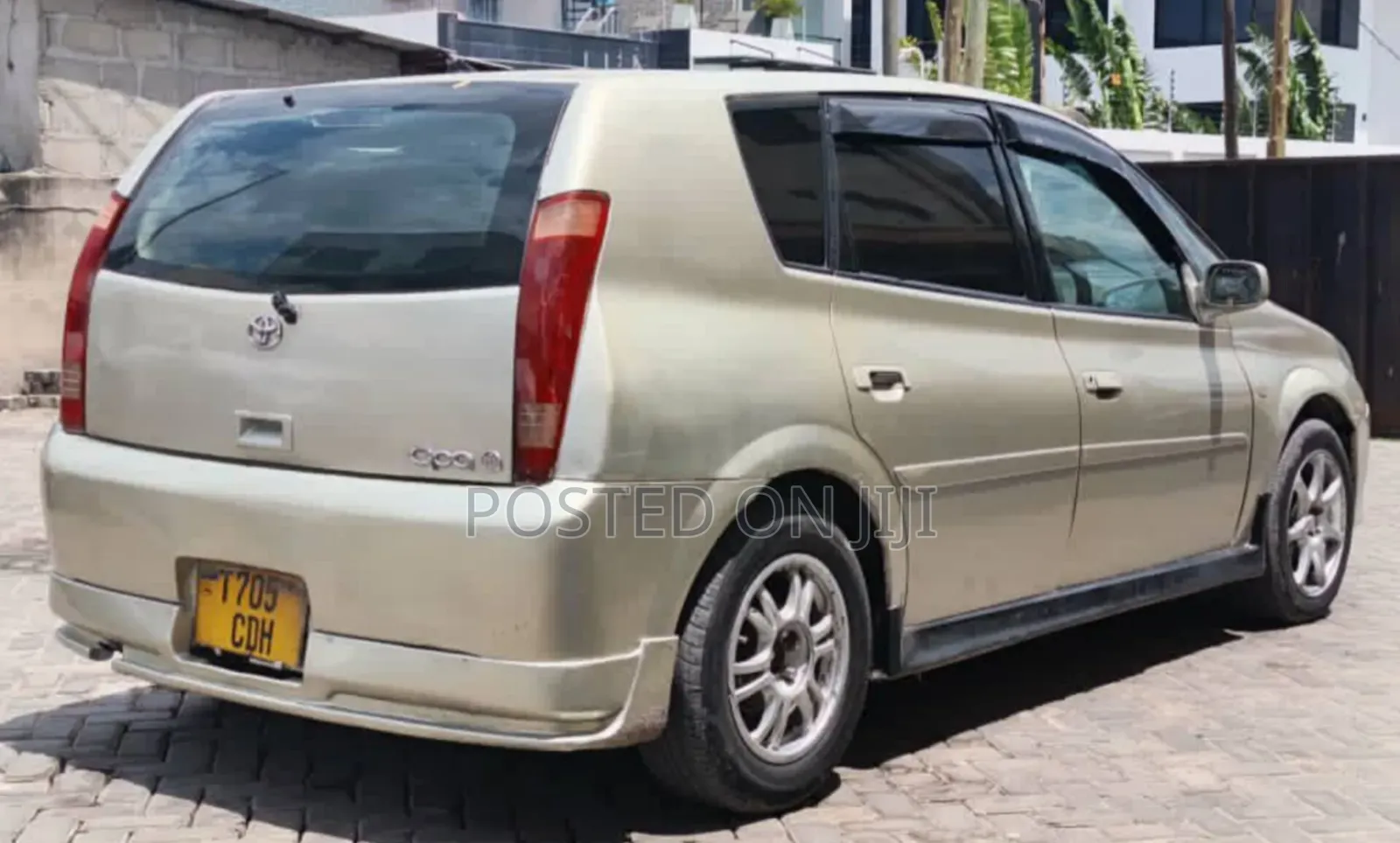 Toyota Opa 2001 Gold