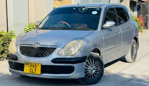 Toyota Duet 2004 Silver