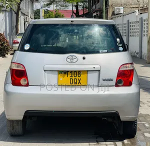 Toyota IST 2003 Silver