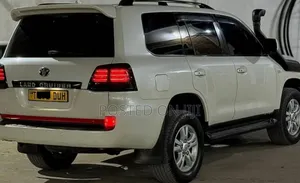 Toyota Land Cruiser 2009 White