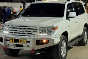 Toyota Land Cruiser 2009 White