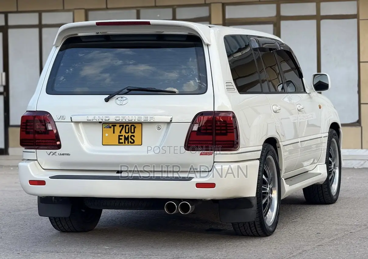 Toyota Land Cruiser HDJ 100 2001 Pearl