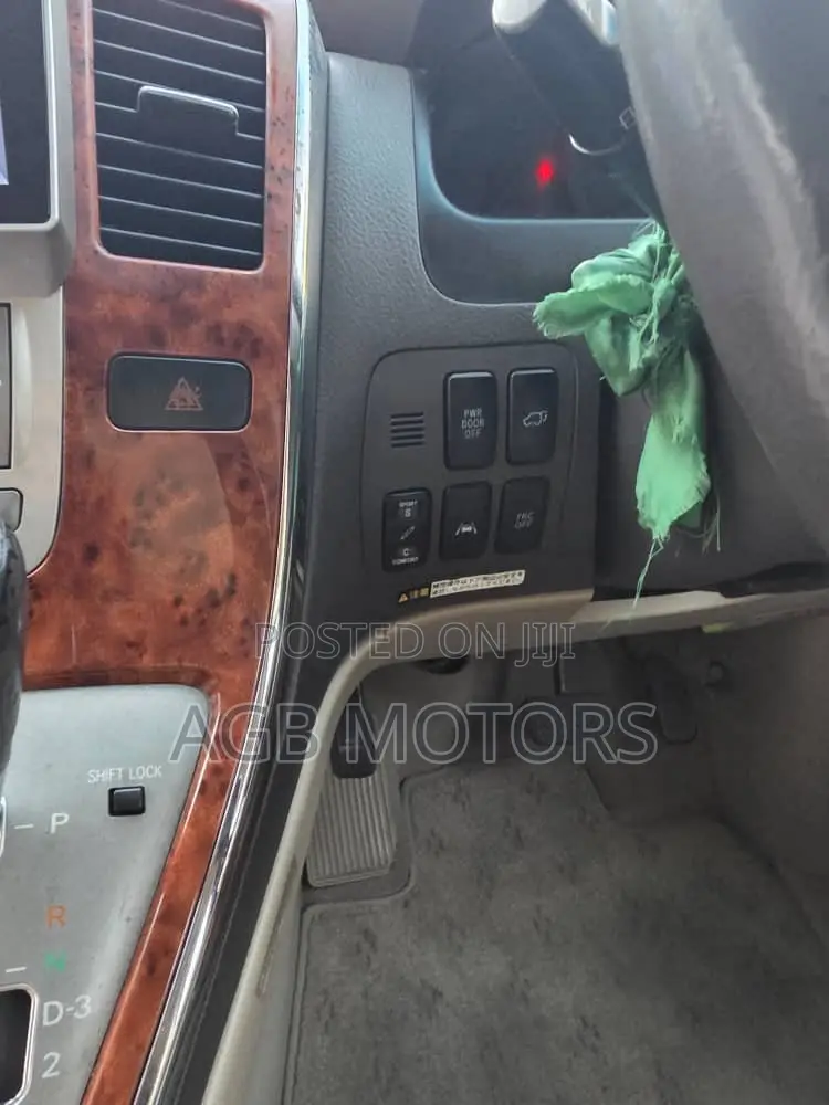 Toyota Alphard 3.0 Petrol FWD 2004 White