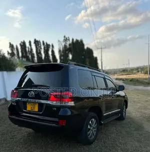 Toyota Land Cruiser 2010 Black