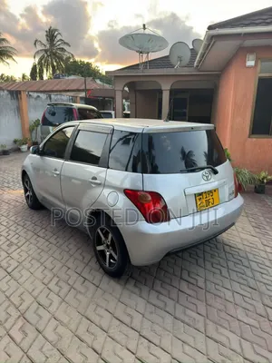 Toyota IST 2004 Silver
