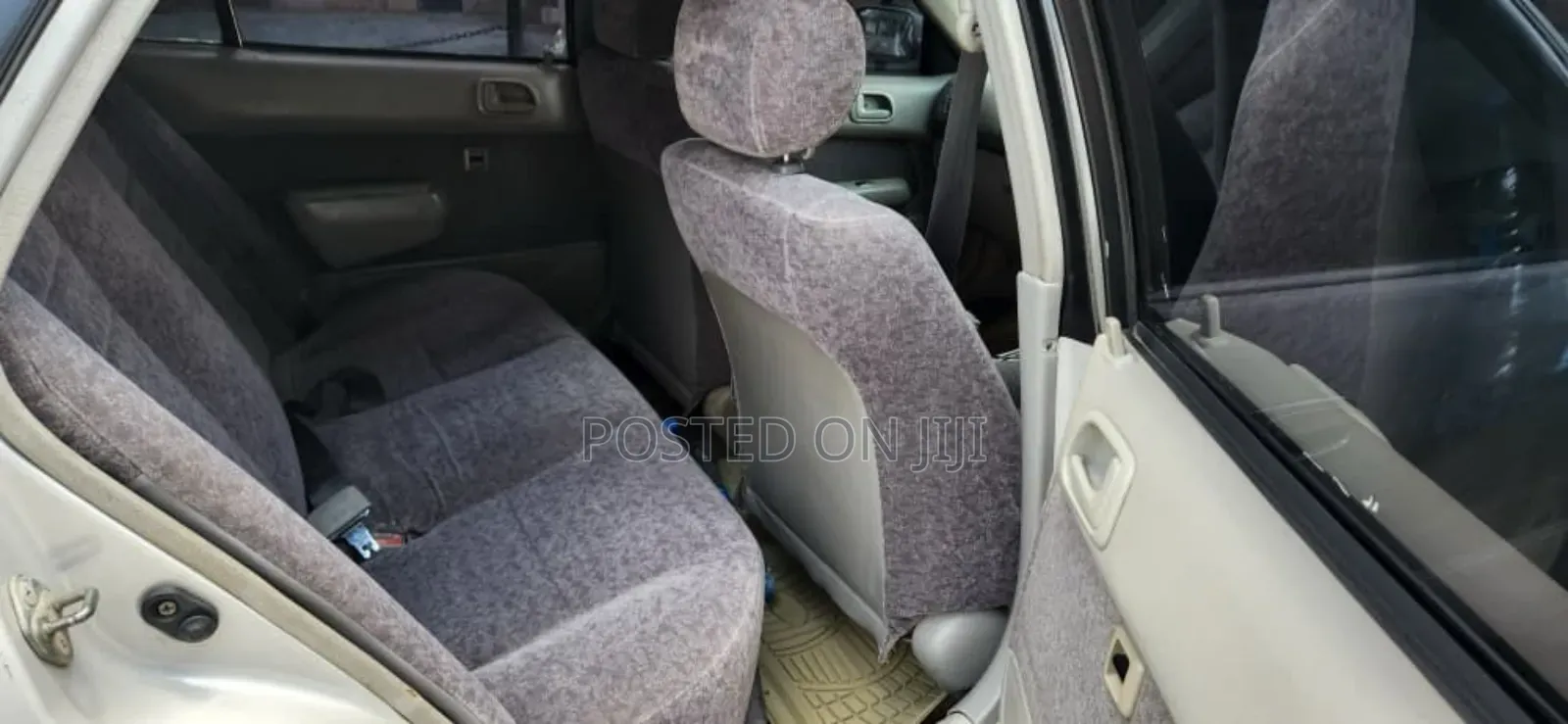 Toyota Corolla 1999 White