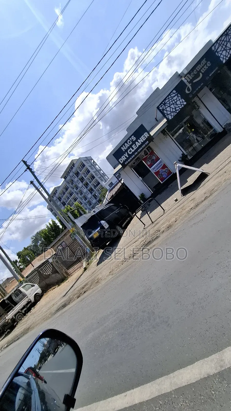 Busness Area We Look Main Road