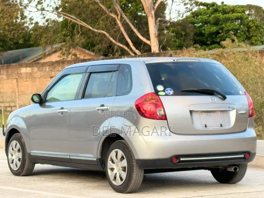 Mazda Verisa 2010 Silver
