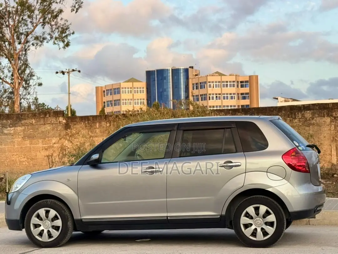 Mazda Verisa 2010 Silver