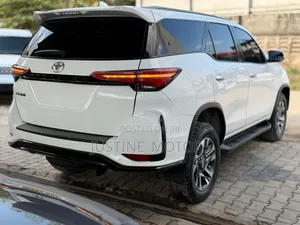 Toyota Fortuner 2023 White