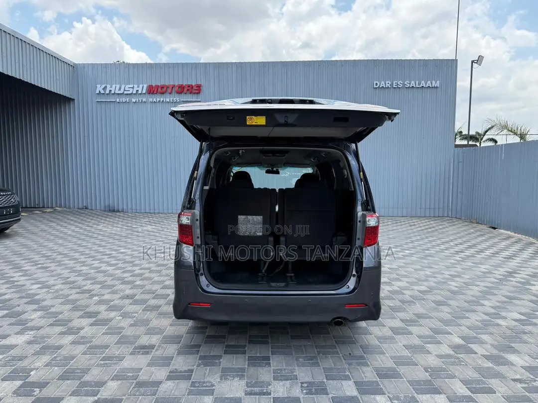 Toyota Alphard 2.4 Petrol FWD 2010 Gray