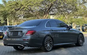 Mercedes-Benz E200 2016 Gray