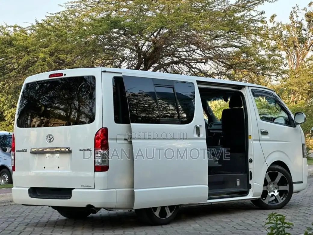 Toyota Quantum 2009 White