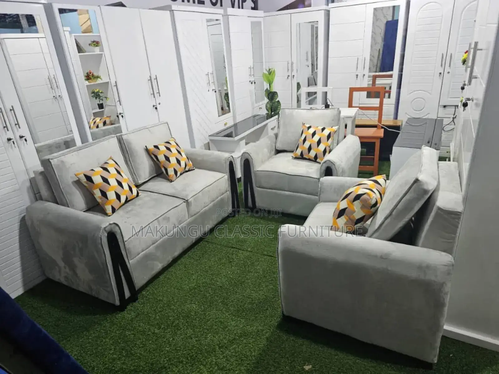 Sofa Za Rangi Ya Grey Za 2:1:1 Zina Fiber Na Spring Na Mito Yake