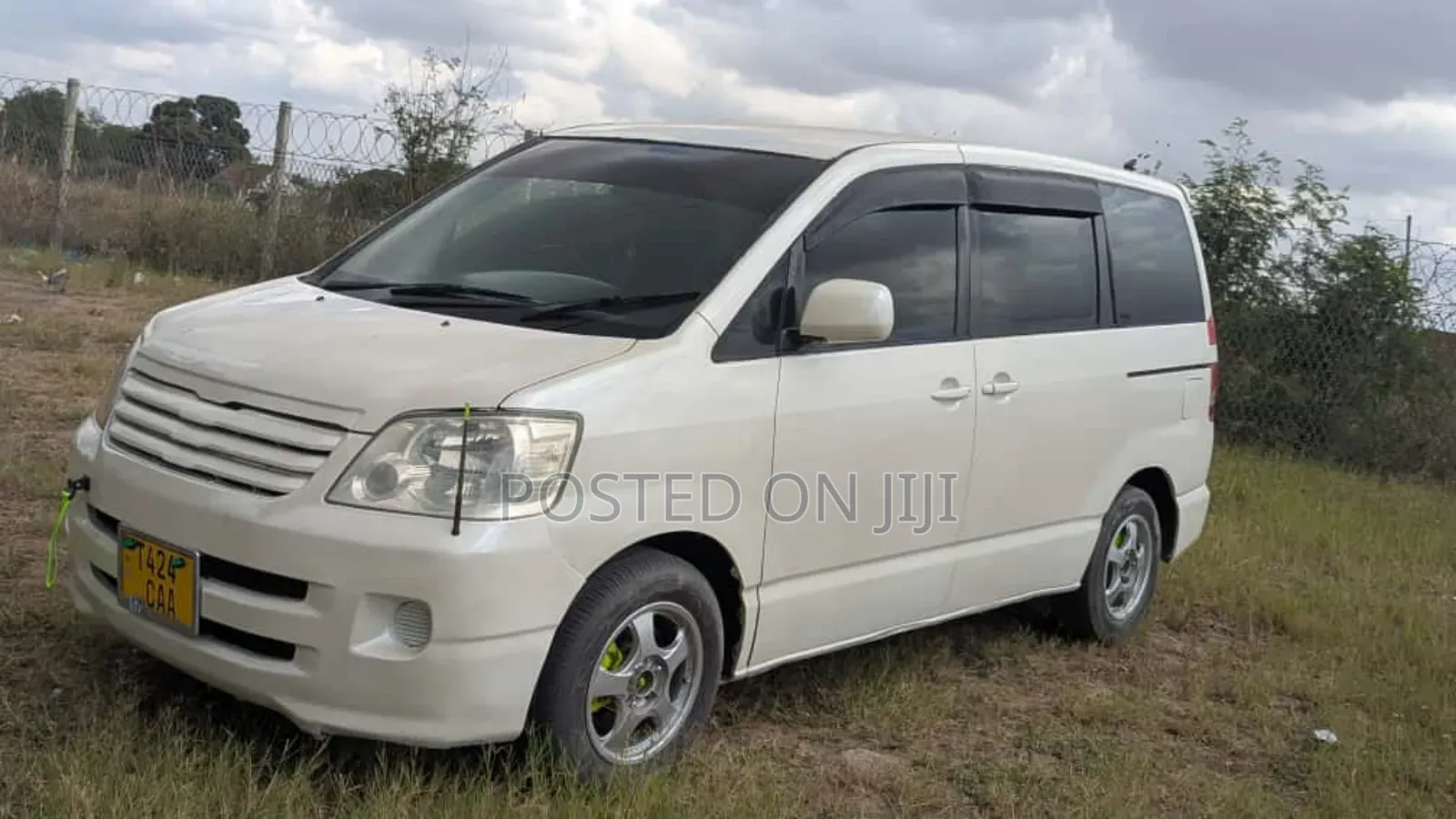 Toyota Noah 2003 White