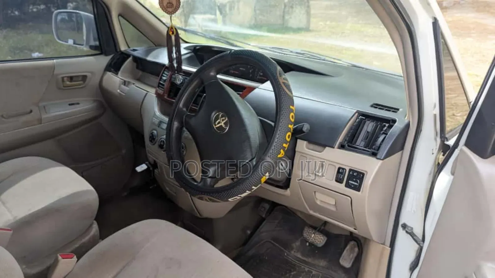 Toyota Noah 2003 White