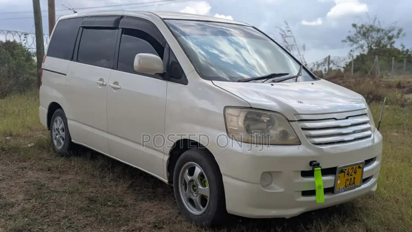 Toyota Noah 2003 White