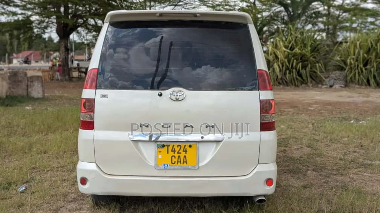 Toyota Noah 2003 White