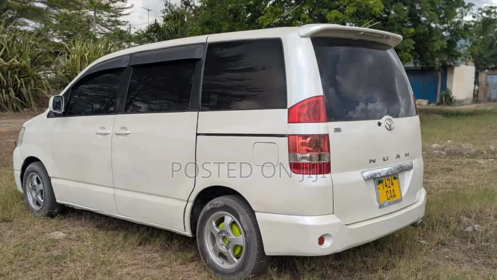 Toyota Noah 2003 White