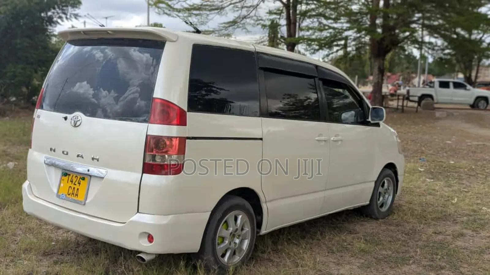 Toyota Noah 2003 White