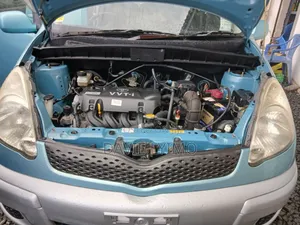 Toyota Fun Cargo 2004 Blue
