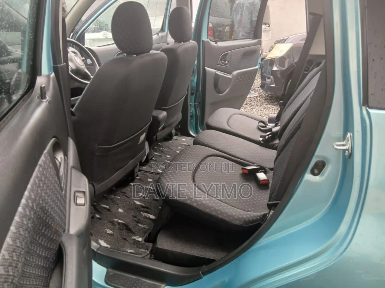 Toyota Fun Cargo 2004 Blue