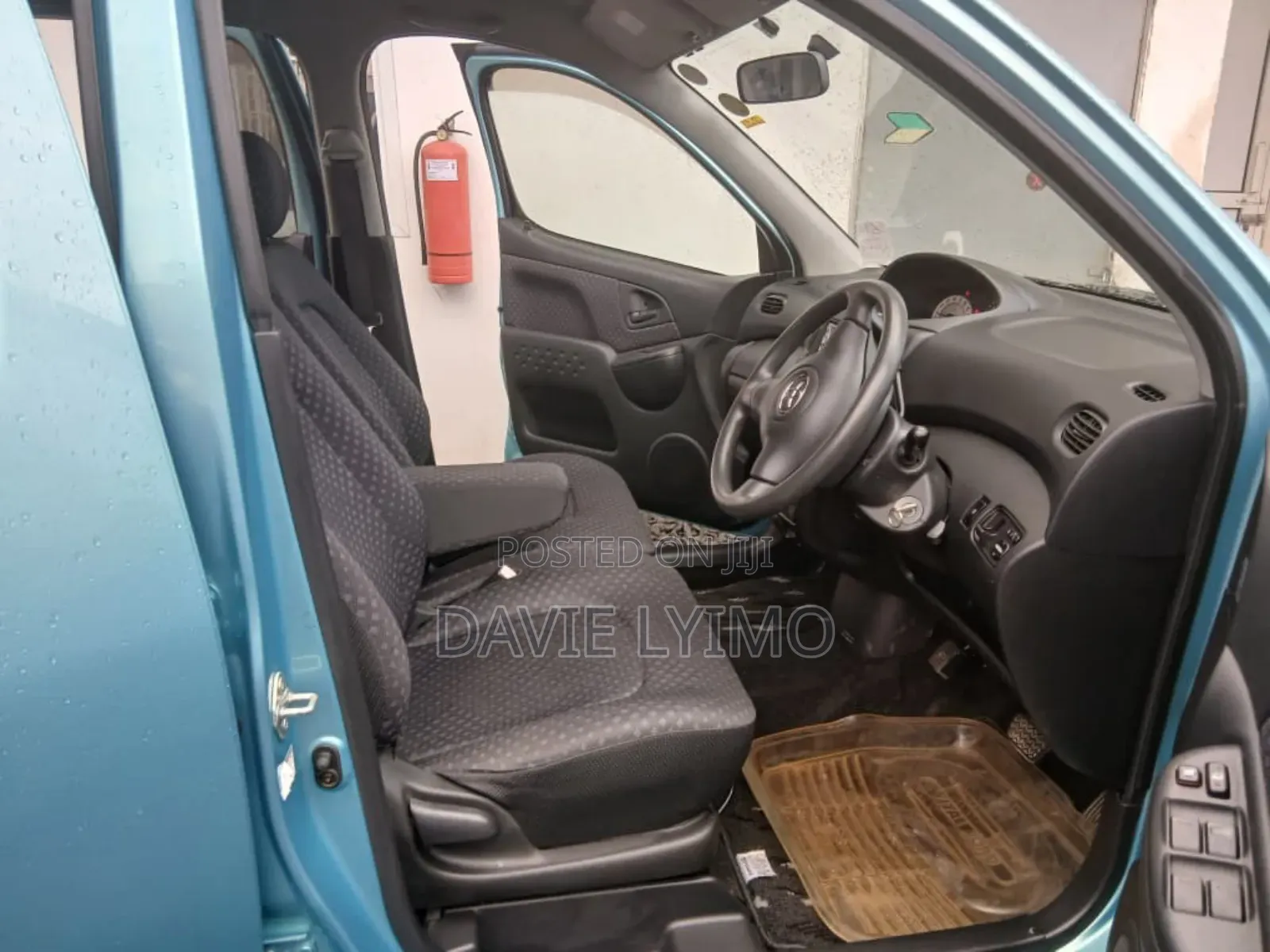 Toyota Fun Cargo 2004 Blue