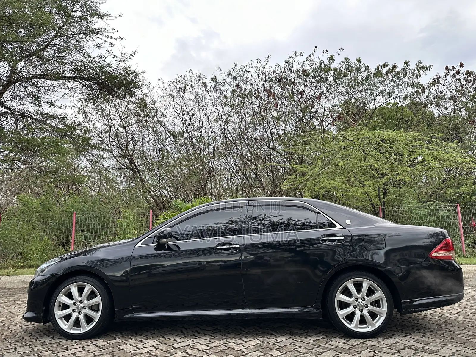 Toyota Crown 2009 Black