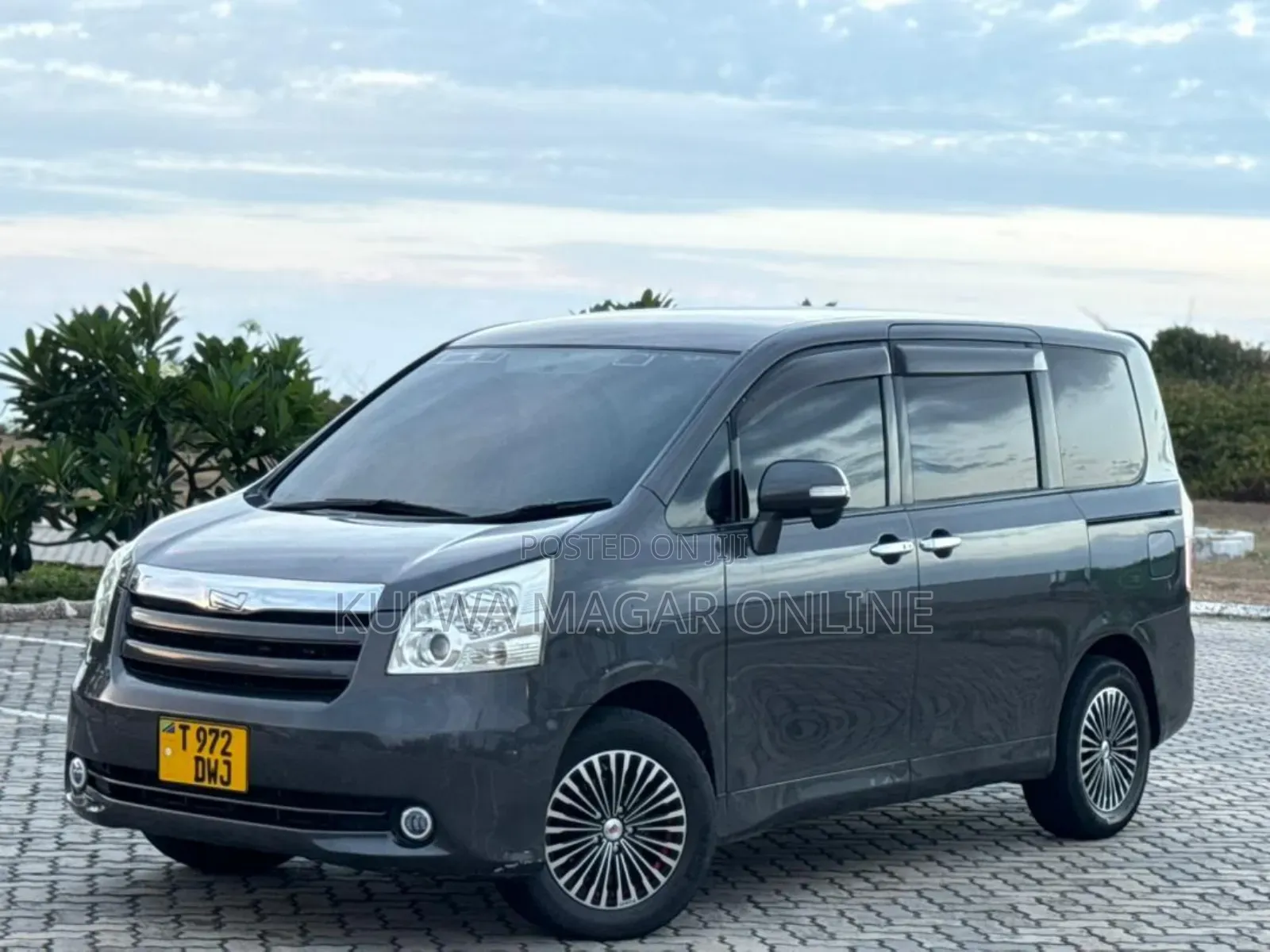 Toyota Noah 2009 Black