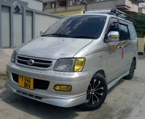 Toyota Noah 2002 Silver