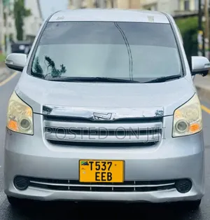 Toyota Noah 2010 Silver