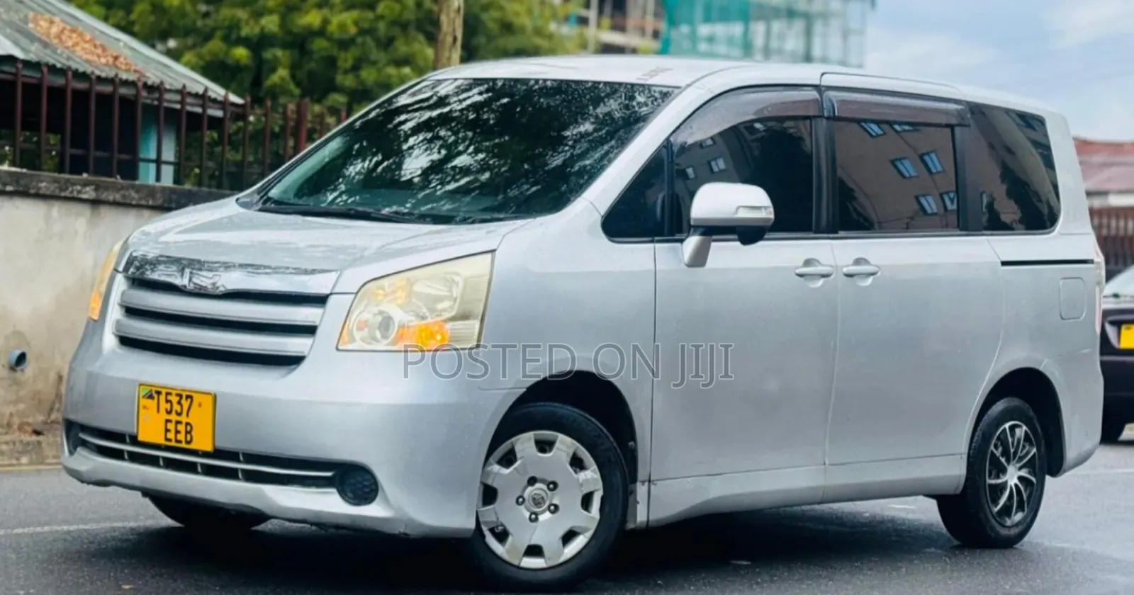 Toyota Noah 2010 Silver