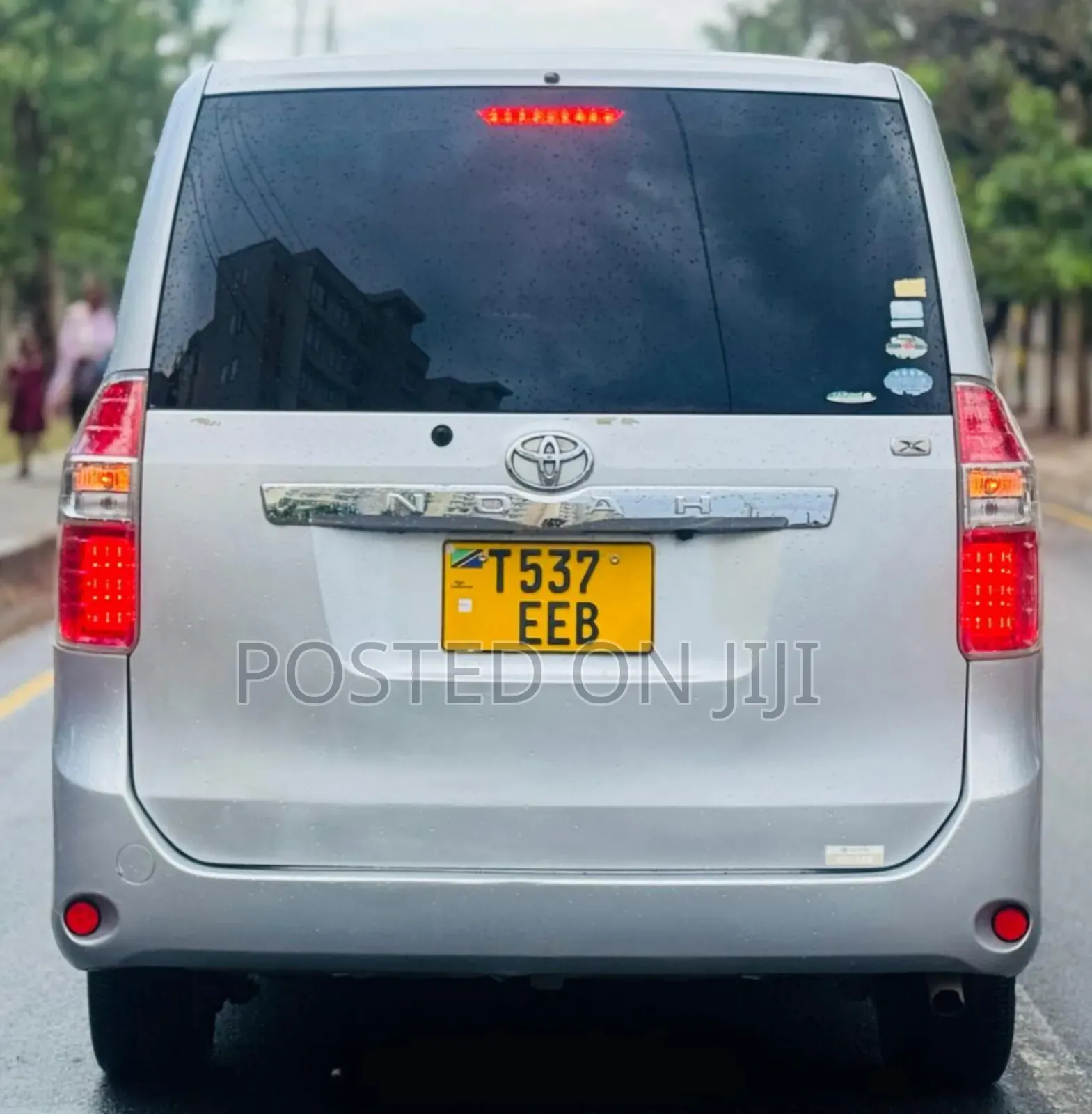 Toyota Noah 2010 Silver