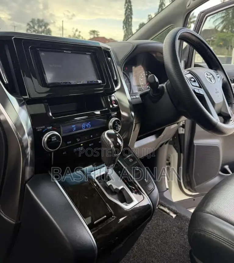 Toyota Alphard 2.5 Petrol FWD 2016 White