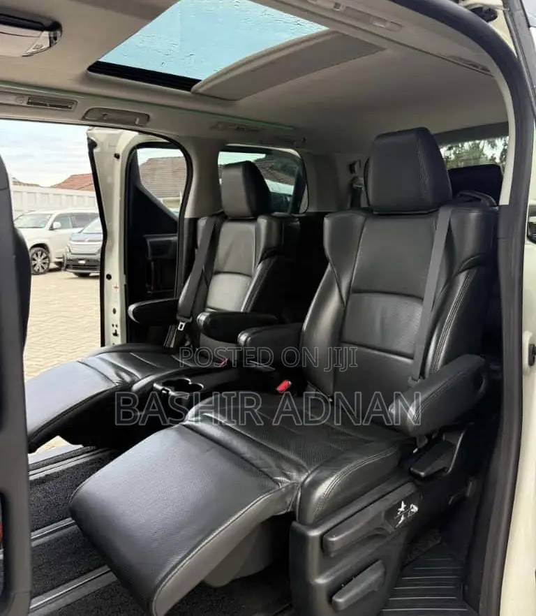 Toyota Alphard 2.5 Petrol FWD 2016 White