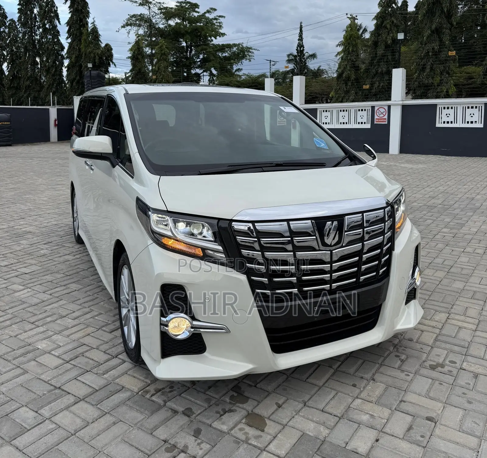 Toyota Alphard 2.5 Petrol FWD 2016 White