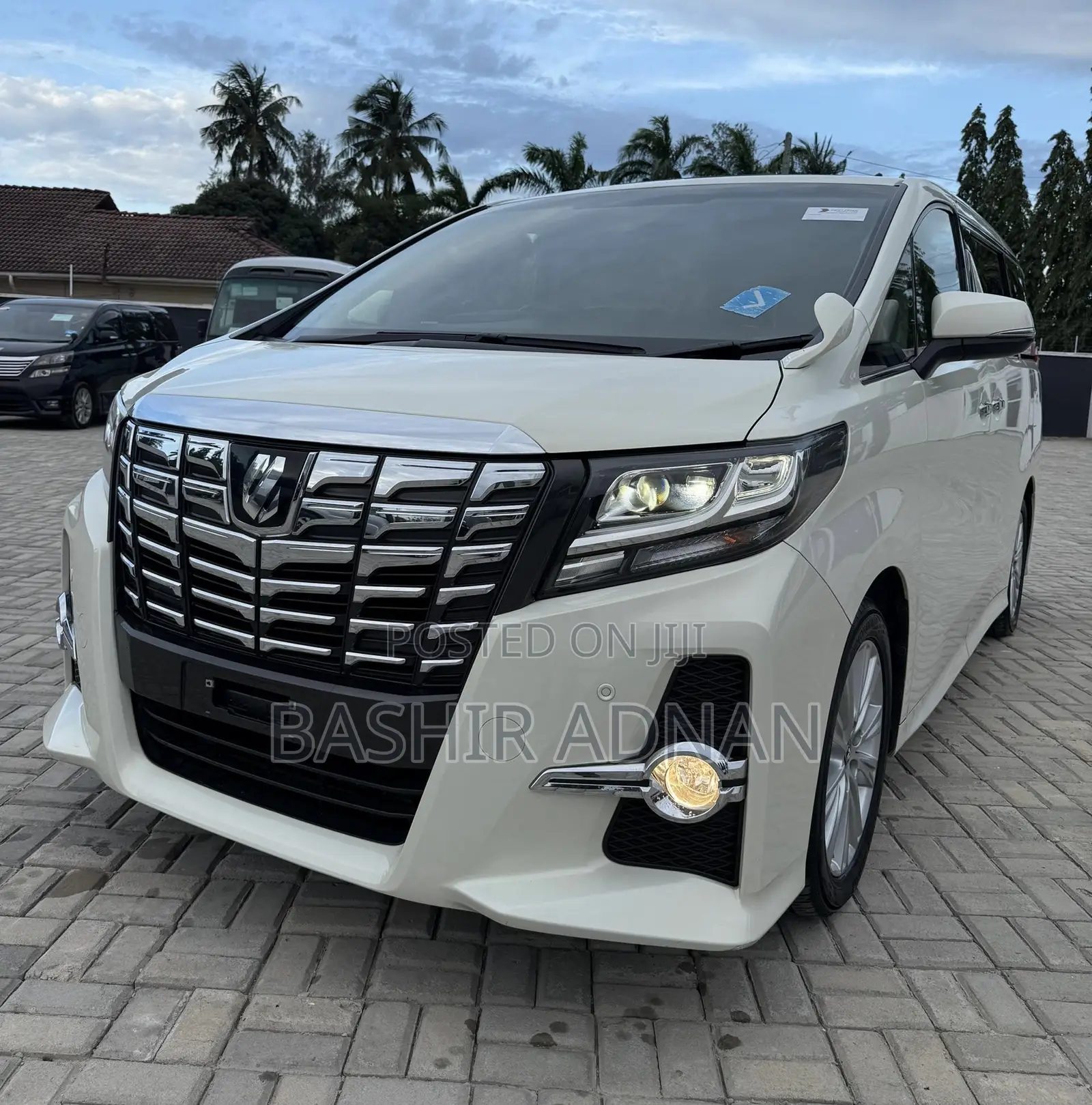 Toyota Alphard 2.5 Petrol FWD 2016 White