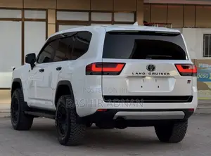 Toyota Land Cruiser LC300 2023 White