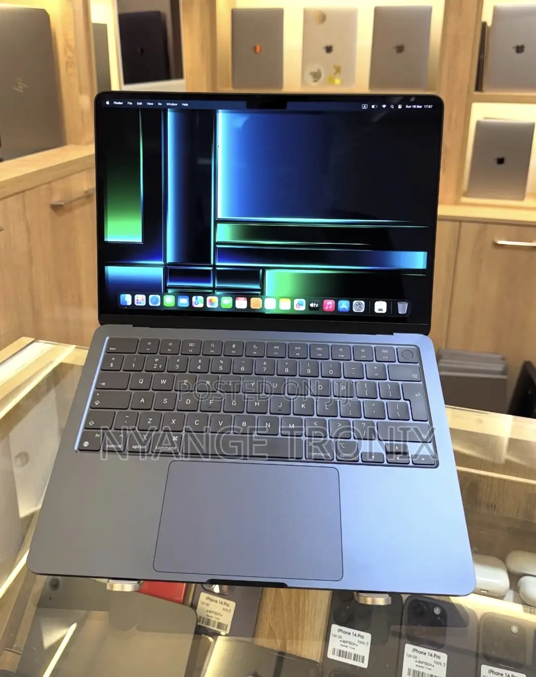 New Laptop Apple MacBook Air 2024 M3 13-Inch 16GB Apple M3 SSD 256GB