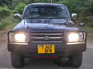 Toyota Hilux 2002 Blue