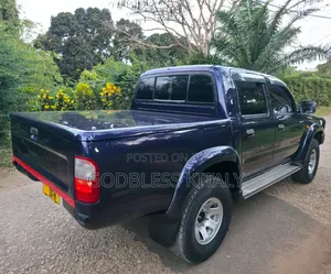 Toyota Hilux 2002 Blue