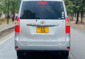 Toyota Noah 2010 Silver